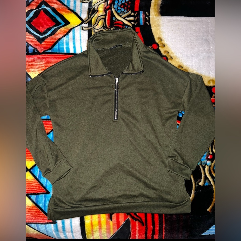 Pretty Garden Olive Green Womens Sweater size MEDIUM